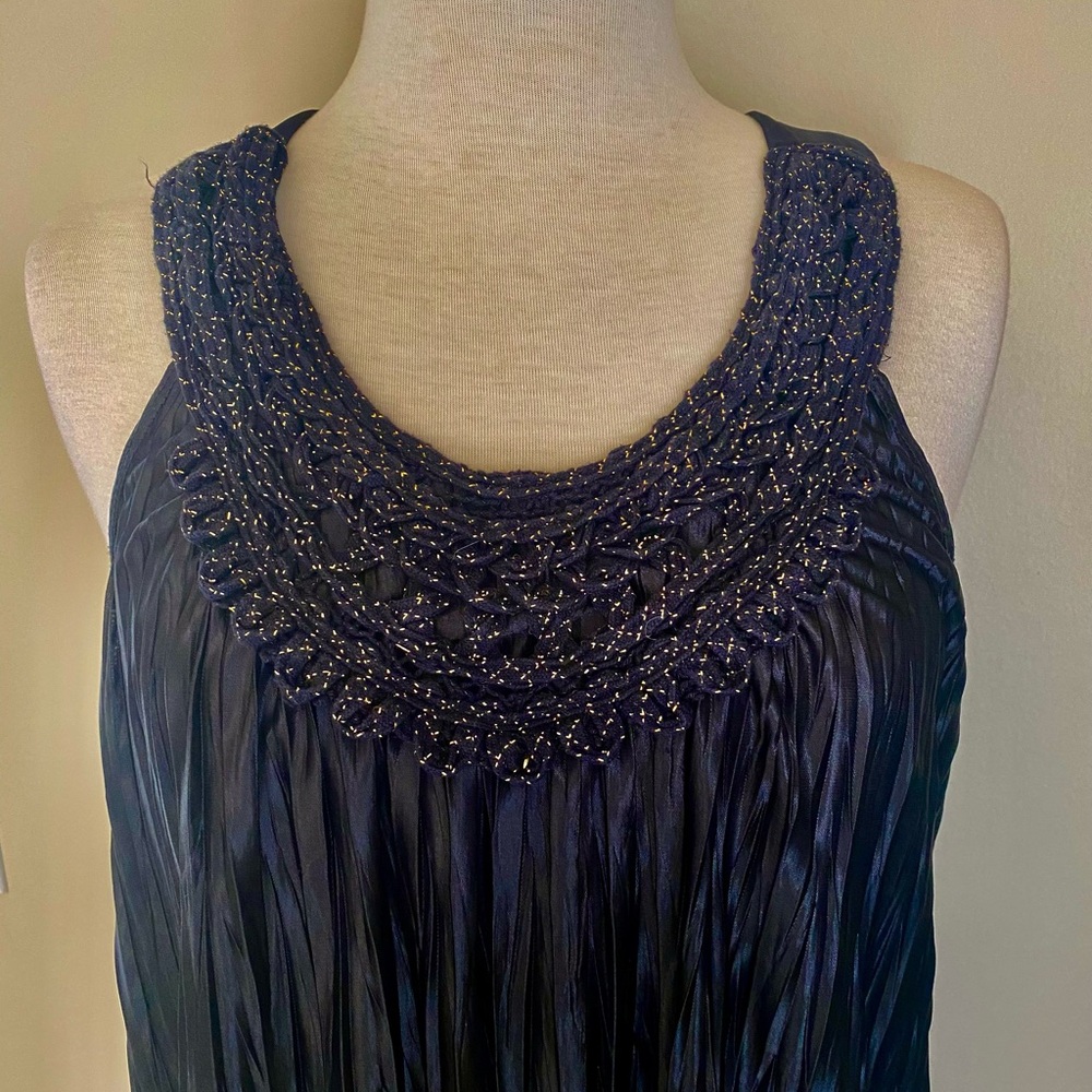 Elegant Black Sleeveless Top black and gold - Picture 4 of 6